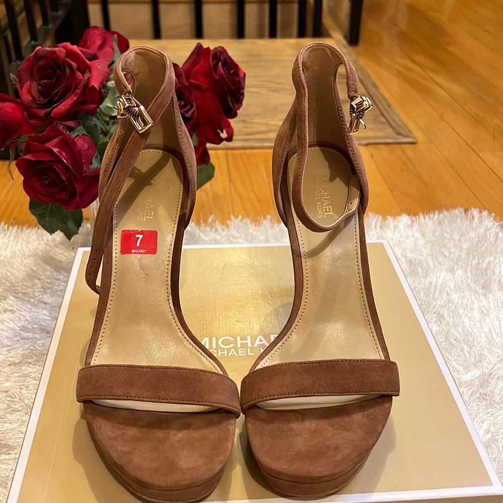 Michael Kors size 7. Brand new.